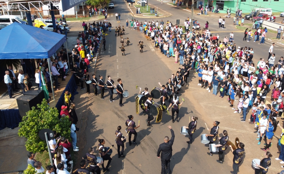 Prefeitura de Guaporema promove desfile cívico de 7 de Setembro.