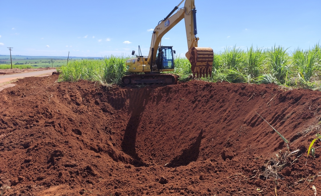 construção de caixas secas em algumas estradas rurais