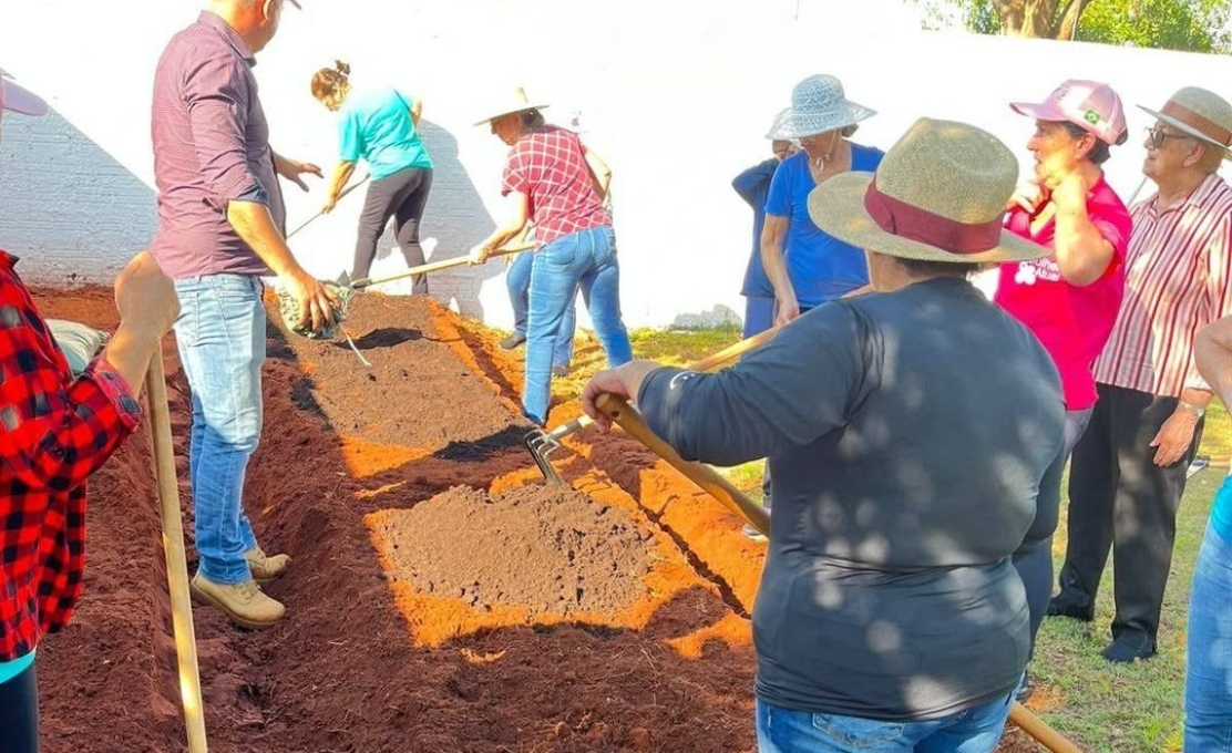 Hortas Comunitárias são Implantadas em Escolas de Guaporema.