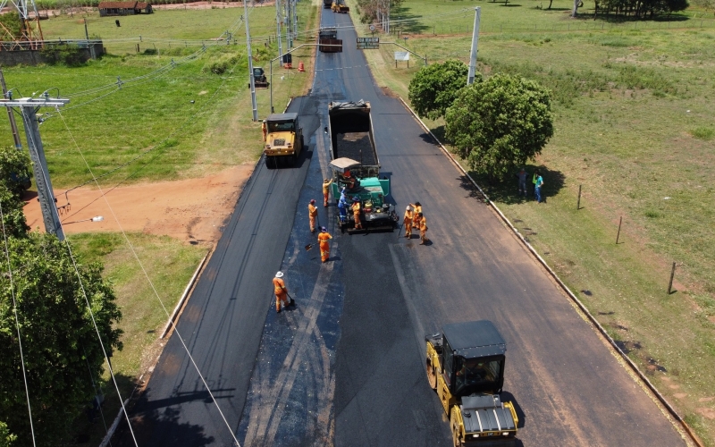 Departamento de estradas e rodagem do estado do Paraná da incio a Obra de Recapeamento asfáltico entre Guaporema e Rondon.
