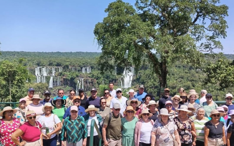 Idosos de Guaporema Vivem Experiência Inesquecível em Foz do Iguaçu.
