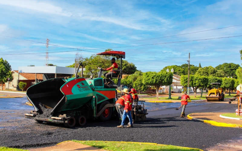 A obra de recapeamento chegou a Guaporema.